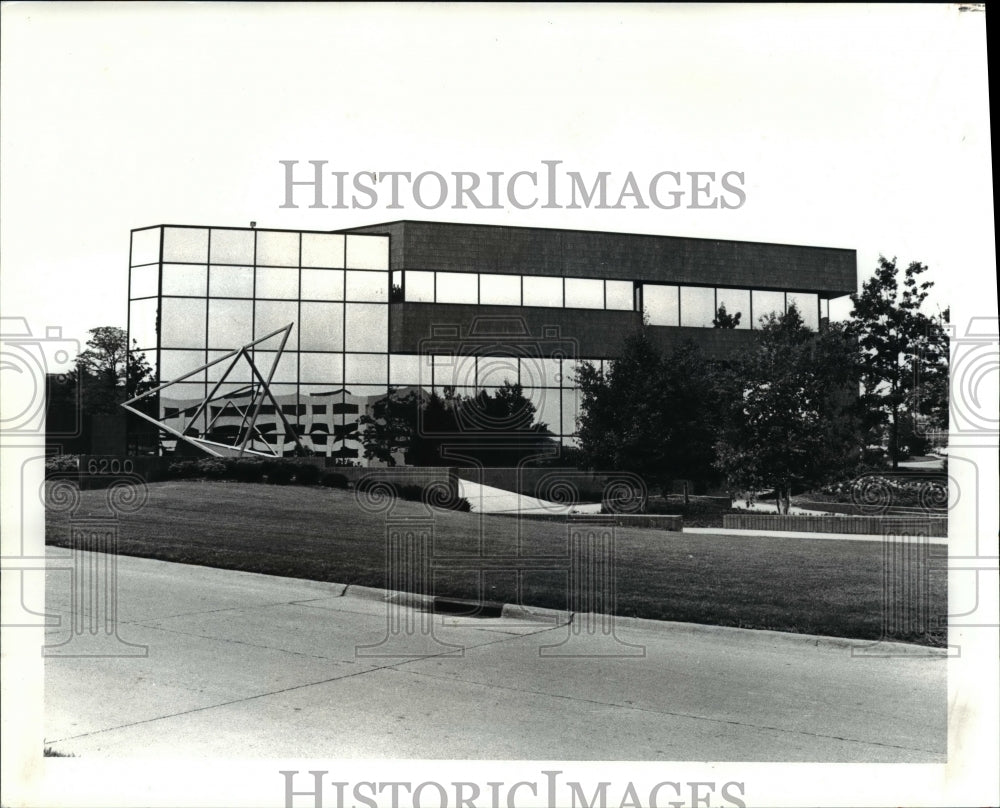 1985 Press Photo Spectrum Office bldg., Rockside Woods Blvd. Independence Ohio - Historic Images