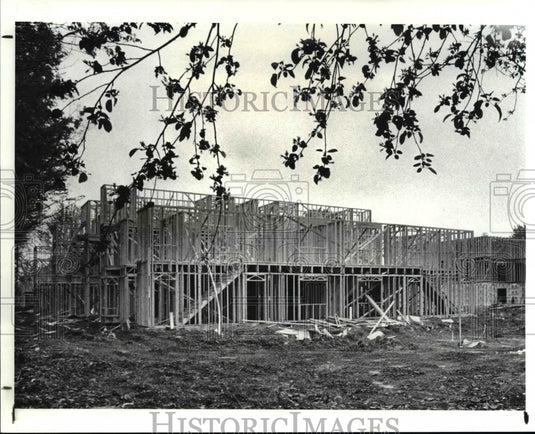 1987 Press Photo Condos at I-90 and Crocker Road, Westlake Ohio, Acorn Creek - Historic Images