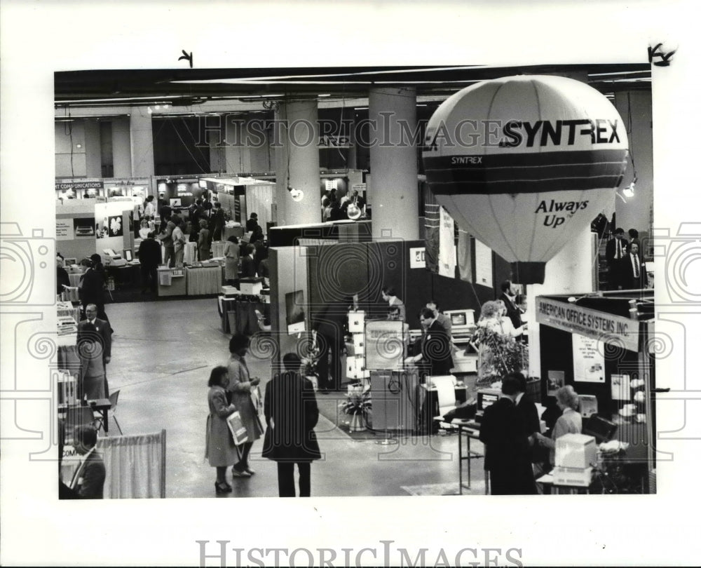 1983 Press Photo Cleveland Business Exposition - Historic Images