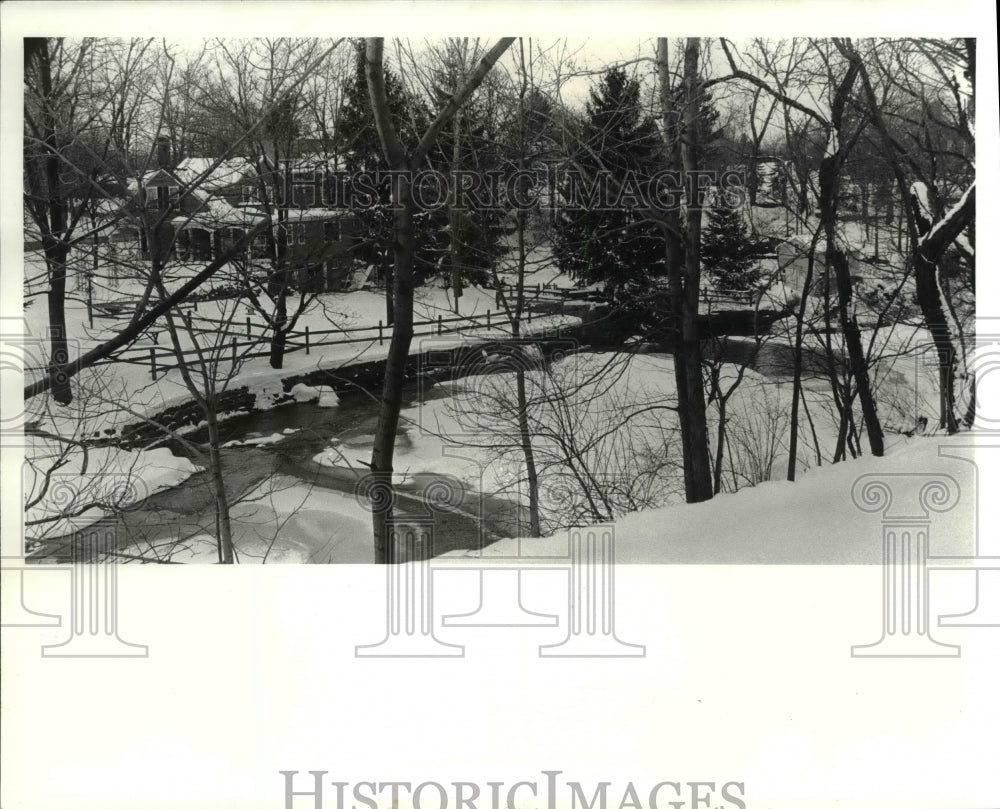 1984 Press Photo Olmsted Falls Ohio - Plumcreek behind Jenkins Senior Center - Historic Images