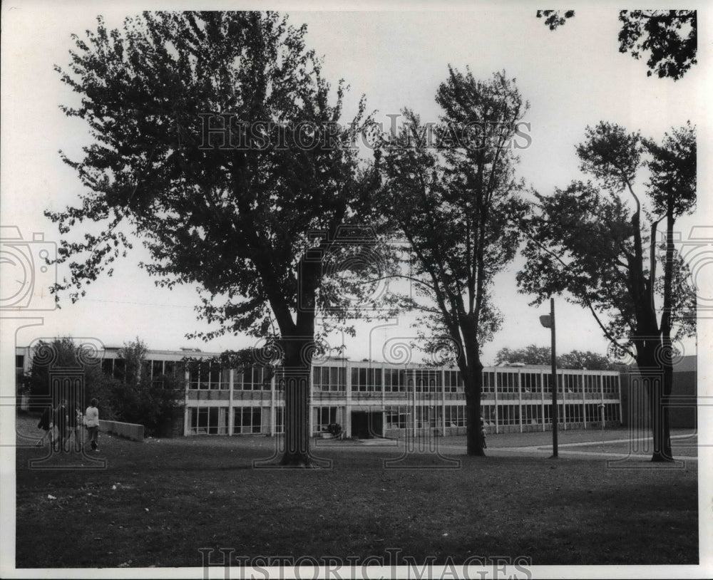 1971 Press Photo Wickliffe High School, Wickliffe Ohio - Historic Images