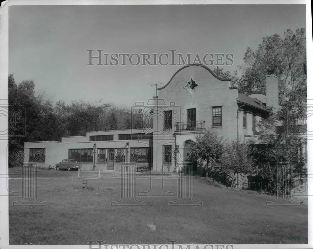 1951 Press Photo #6 Building at Sunny Acres which need renovating - cvb03710 - Historic Images