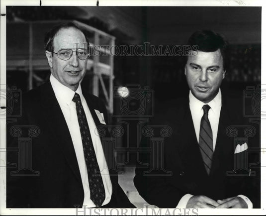 1988 Press Photo Al Ratner of Forest City Ent. & Leo Hart, VP Ritzcarlton Hotel - Historic Images