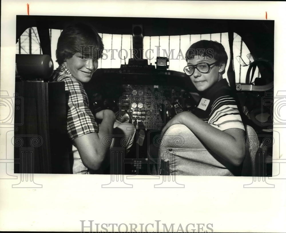 1981 Press Photo John Raquet, 14, (left) and Christopher P. Kucia - Historic Images