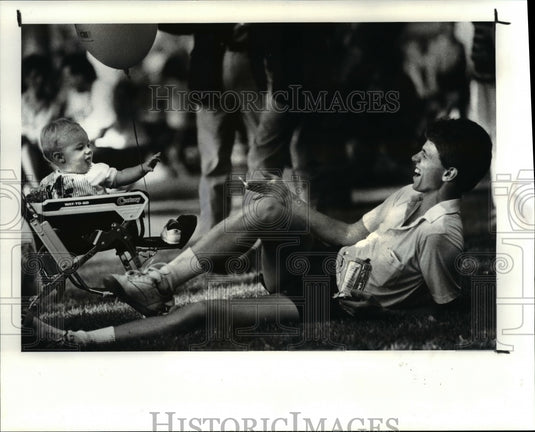 1987 Press Photo Greg Wolters and son Shaun at the Cleveland Harbor Exposition-Historic Images
