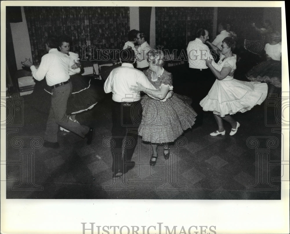 1979 Press Photo Kit N Kat Square Dancing, Faith united Church, Richmond Heights - Historic Images