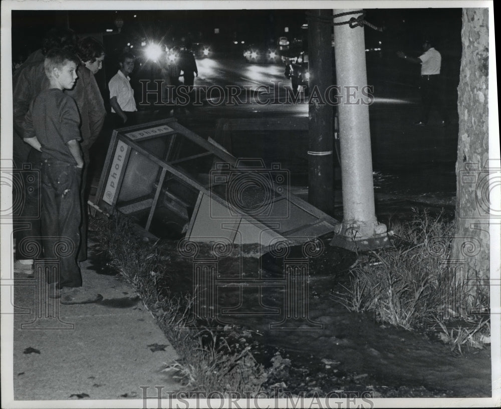 1971 Press Photo Broken Water Main at East Blvd. and Woodland Avenue - Historic Images