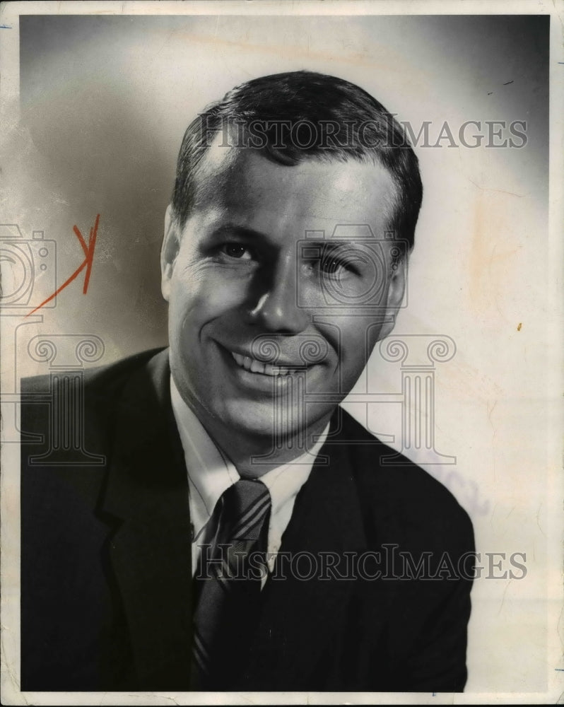 1969 Press Photo Bill Barnard, Chief Editor Writer - Historic Images