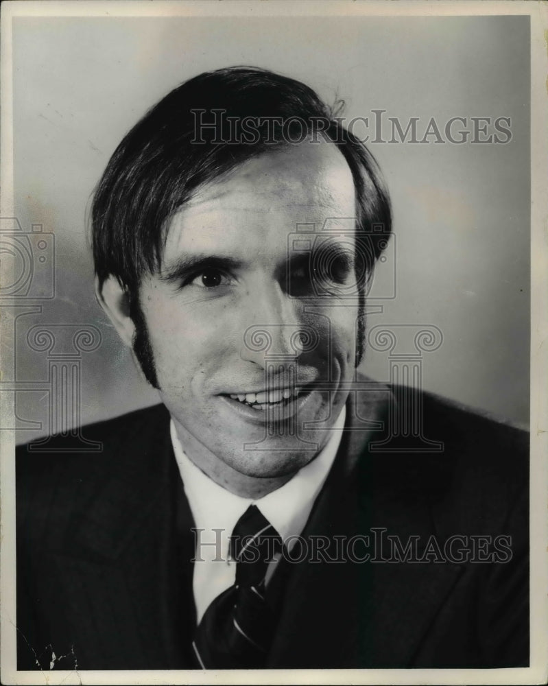 1971 Press Photo Thomas J. Brazatis, Managing Editor of Collinwood Publishing - Historic Images