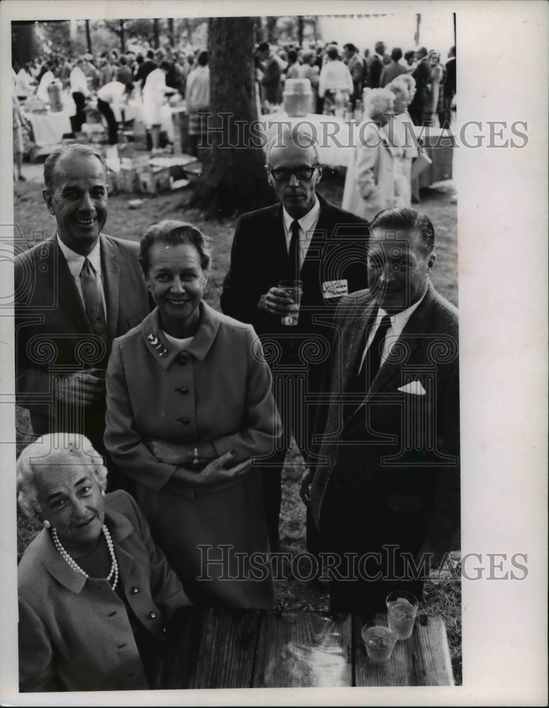 1968 Press Photo L-R;Mrs &amp; Mr. Allen T Perry, Mrs Henry P. Rankin Jr., - Historic Images
