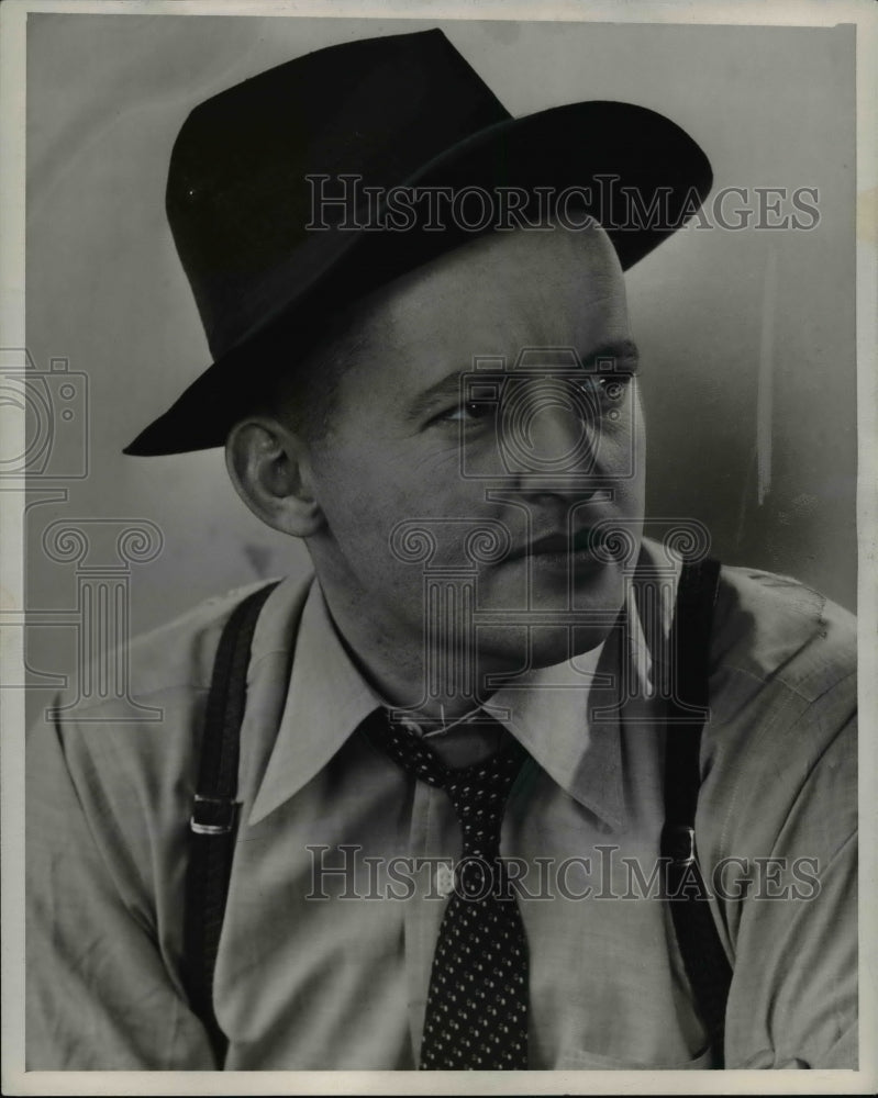 1947 Press Photo Howard Preston - News Employee - Historic Images