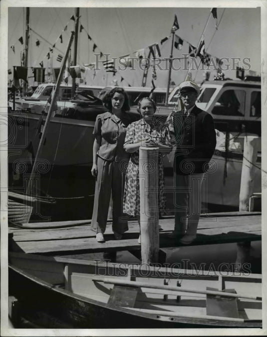 1940 Press Photo Commodore James L. Meyers, with Mrs. Meyers & their daugther - Historic Images