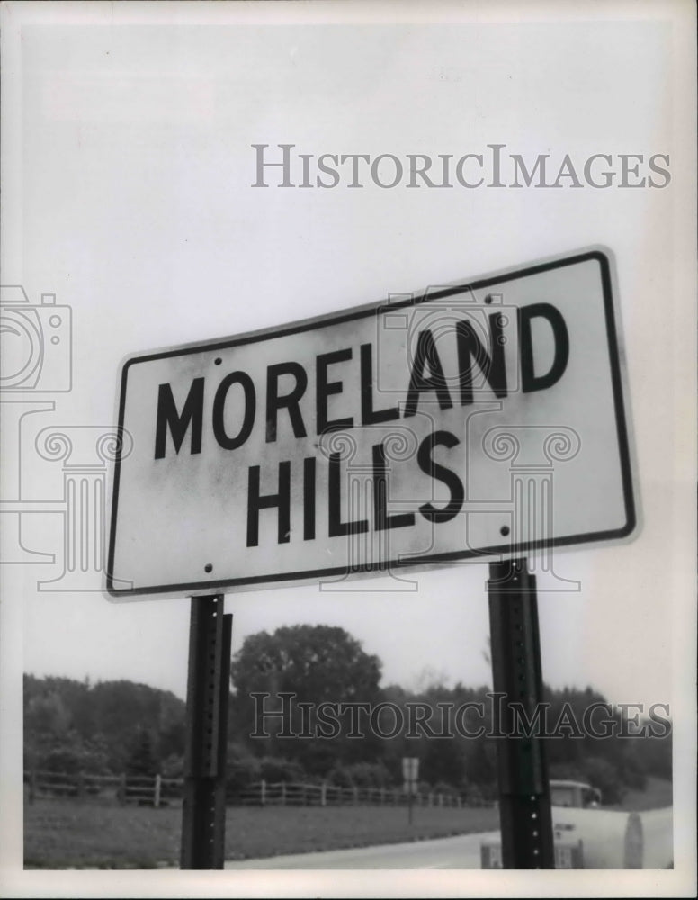 1965 Press Photo Moreland Hills Ohio signage - Historic Images