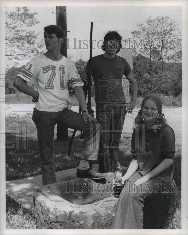 1971 Press Photo Ledgemont Hi, Thompson Ohio graduates, McDonald, Ramsey, Satava - Historic Images