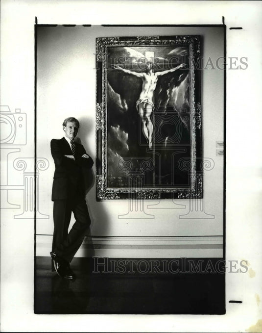 1982 Press Photo Roger Mandle, Standing by "Christ of the Cross with Landscape" - Historic Images