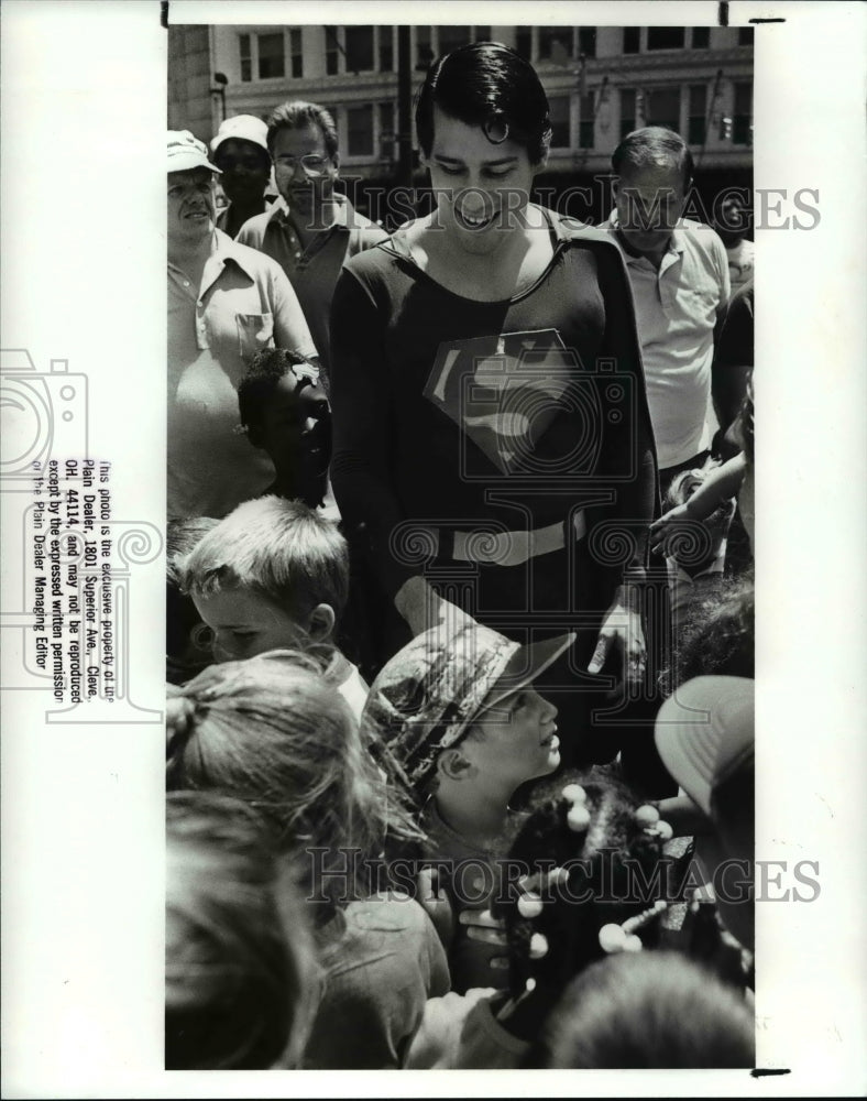 1988 Press Photo Superman&#39;s Parade in Front of BP Building on Public Square - Historic Images