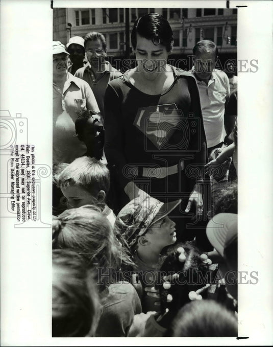 1988 Press Photo Superman's Parade in Front of BP Building on Public Square - Historic Images