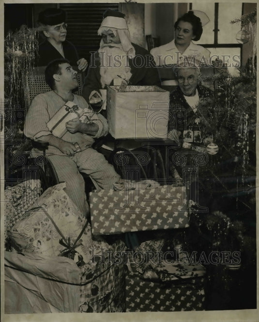 1946 Press Photo Patients at Warrensville Infirmary in Ohio - cvb04200 - Historic Images