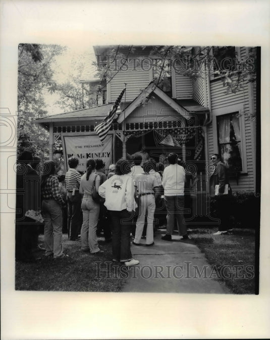 1976 Press Photo Mrs. Lynn Griffith Jr.'s House of Collection in Warrens, Ohio - Historic Images