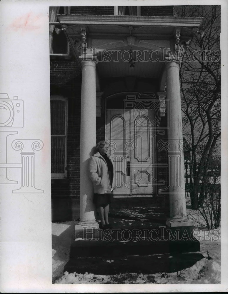 1968 Press Photo Mrs. Robert Stetz, once lived in Clague house, Westlake Ohio - Historic Images