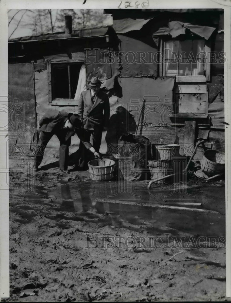 1941 Press Photo Stagnant Water Breeds Trouble in Portage County, Ohio - Historic Images