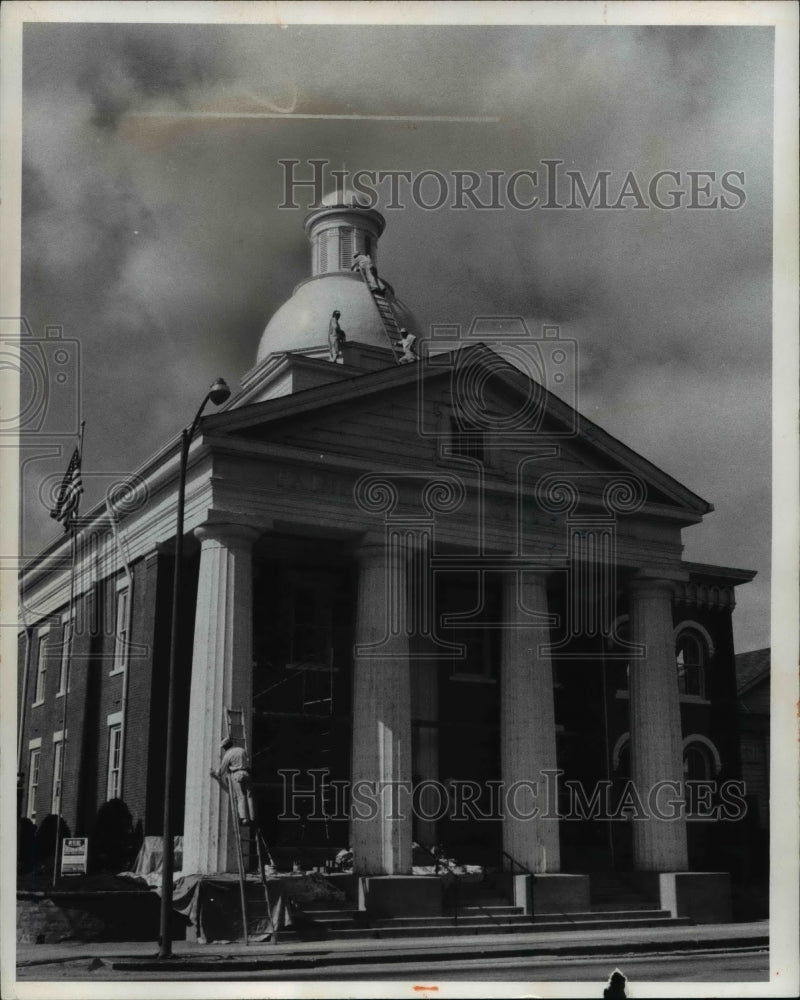 1972 Press Photo Paintry Painesville City hall, Ohio - Historic Images