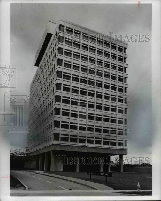1976 Press Photo Tower East Building in Shaker Heights, Ohio - Historic Images
