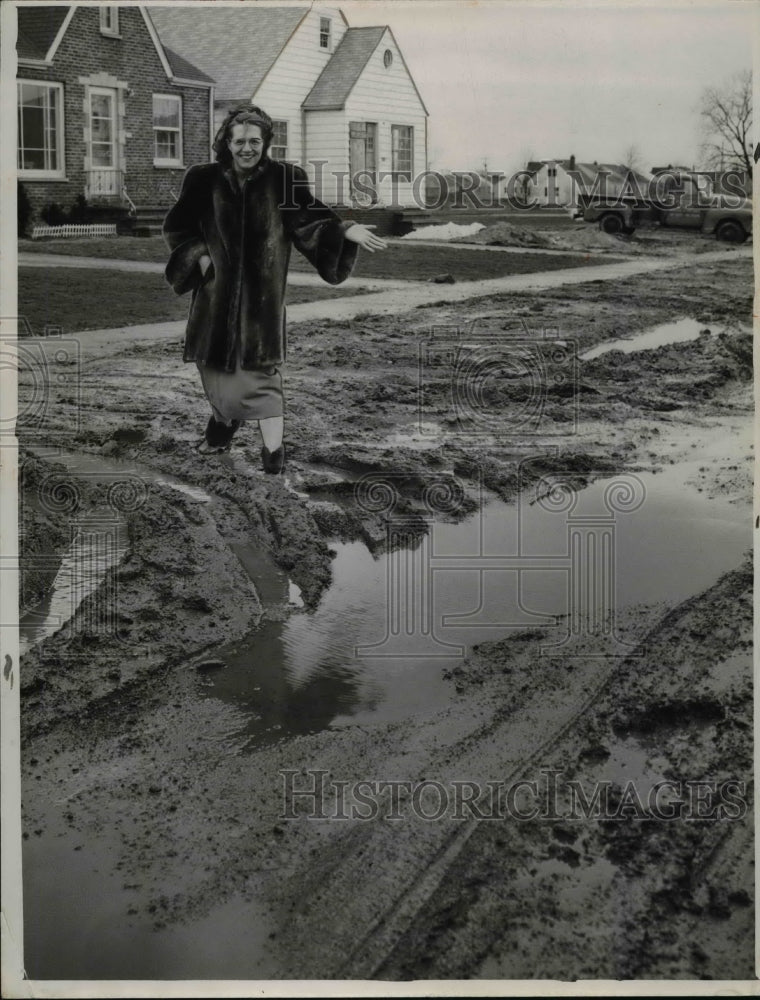 1951 Press Photo Crater in Street of Parma, Ohio - Historic Images