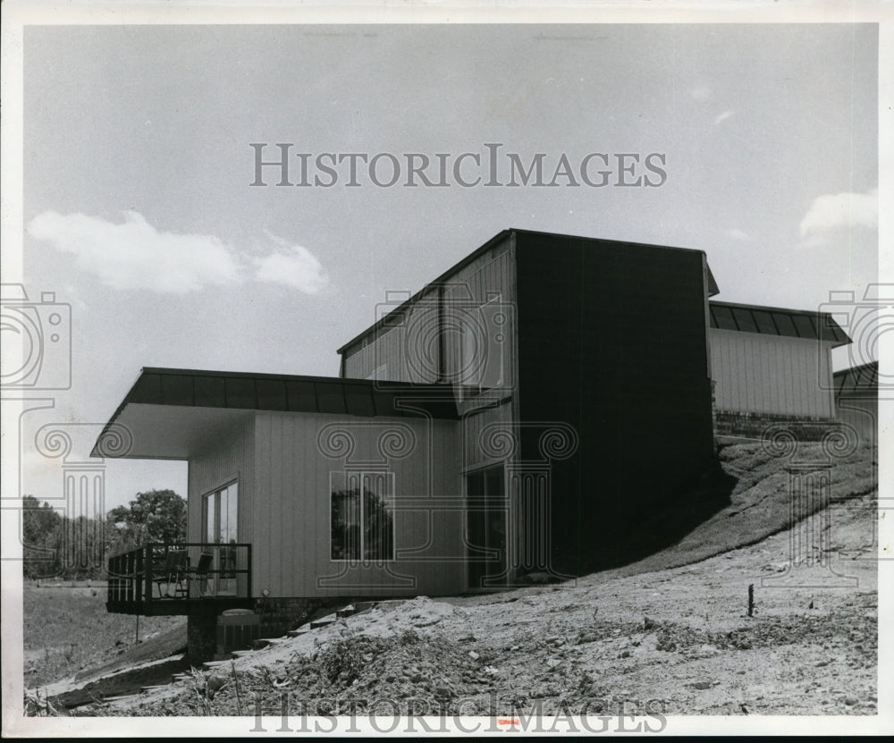 1972 Press Photo Roaming Rock Shores, Ohio - Historic Images