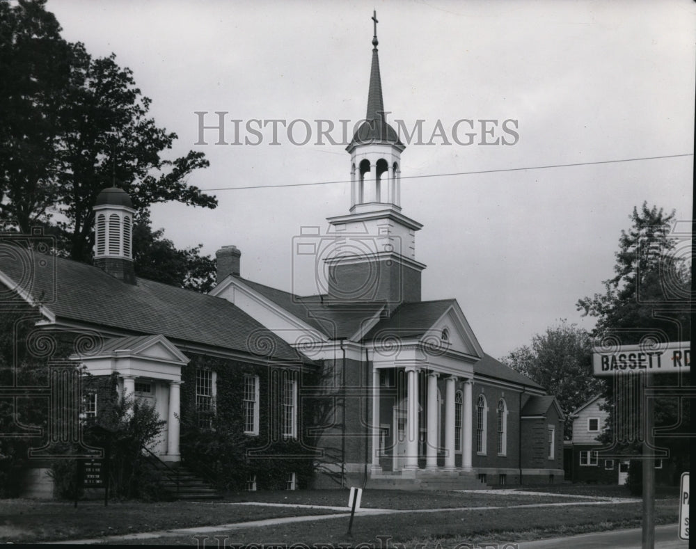 1956 Press Photo  Bay Methodist Church with Protestant - Ohio Bay Village - Historic Images