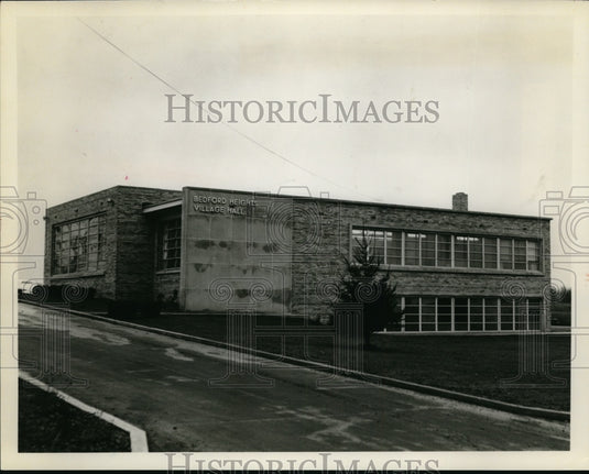 1958 Press Photo Pride of Bedford Heights is this modernistic $95,000 vilage Hal - Historic Images