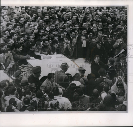1961 Press Photo President Kennedy mobbed at Harvard - Historic Images