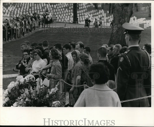 1964 Press Photo Late President John F. Kennedy's Grave Visitors - cvb04411 - Historic Images