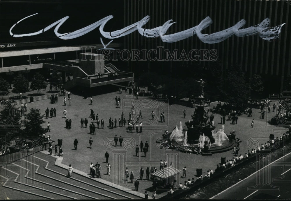 1972 Press Photo Cincy Fountain Square, Cincinnati Ohio - Historic Images