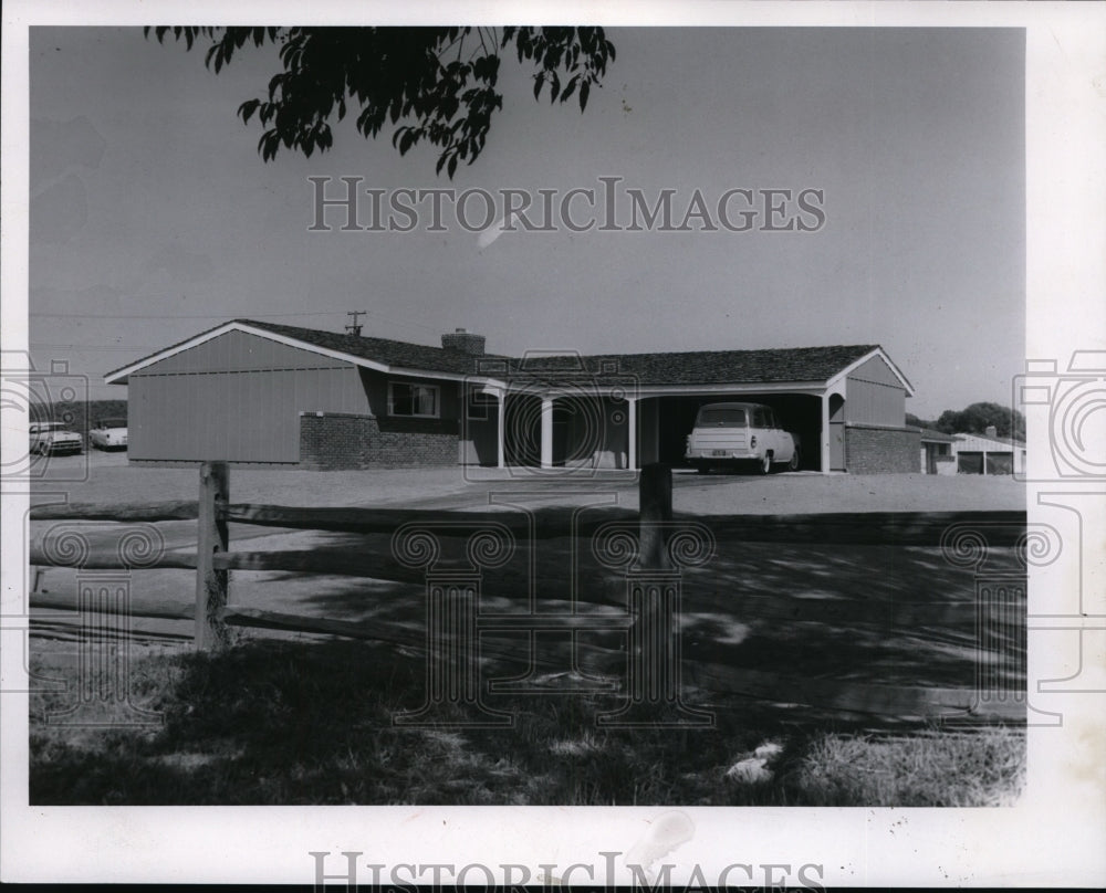 1954 Press Photo Model Home at Pebblebrook Farms in Chesterland, Ohio - Historic Images