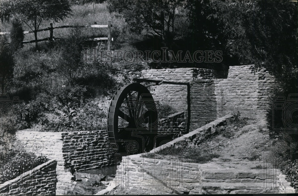 1972 Press Photo Rock garden and water wheel at Springvalley Ohio - Historic Images