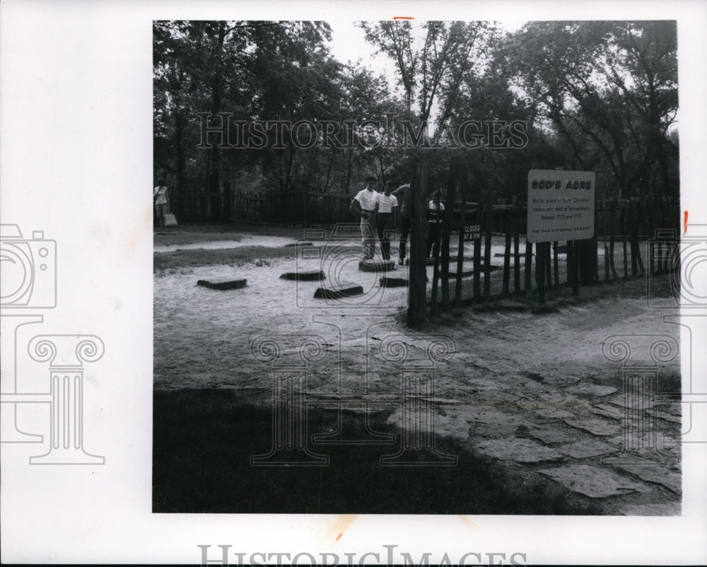 1966 Press Photo God&#39;s Acre, Schoenbrunn, Ohio - cvb04505 - Historic Images