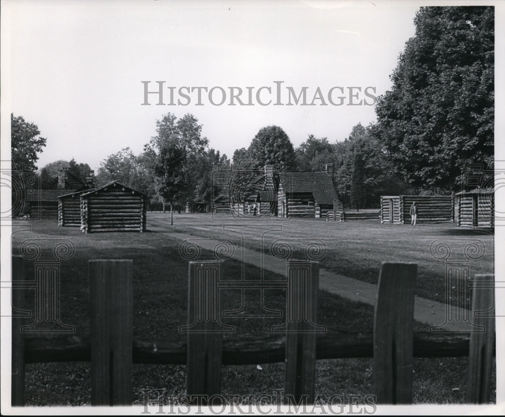 Press Photo Street scene at Schoenbrunn Ohio - cvb04528 - Historic Images