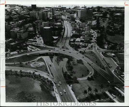 1977 Press Photo Intersection