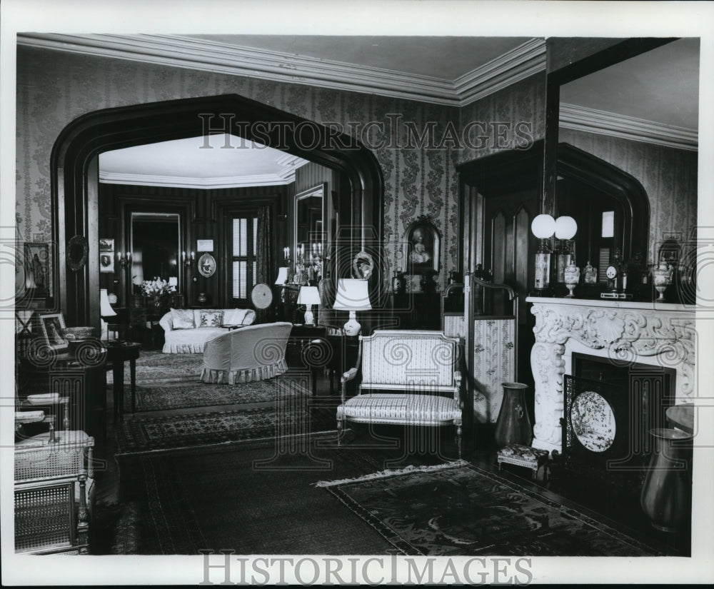 Press Photo Living Room of Kinscote at Victorian Summer Cottage in Newport - Historic Images