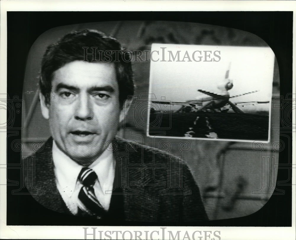 1982 Press Photo Dan Rather Reporting News for CBS - cvb04849 - Historic Images