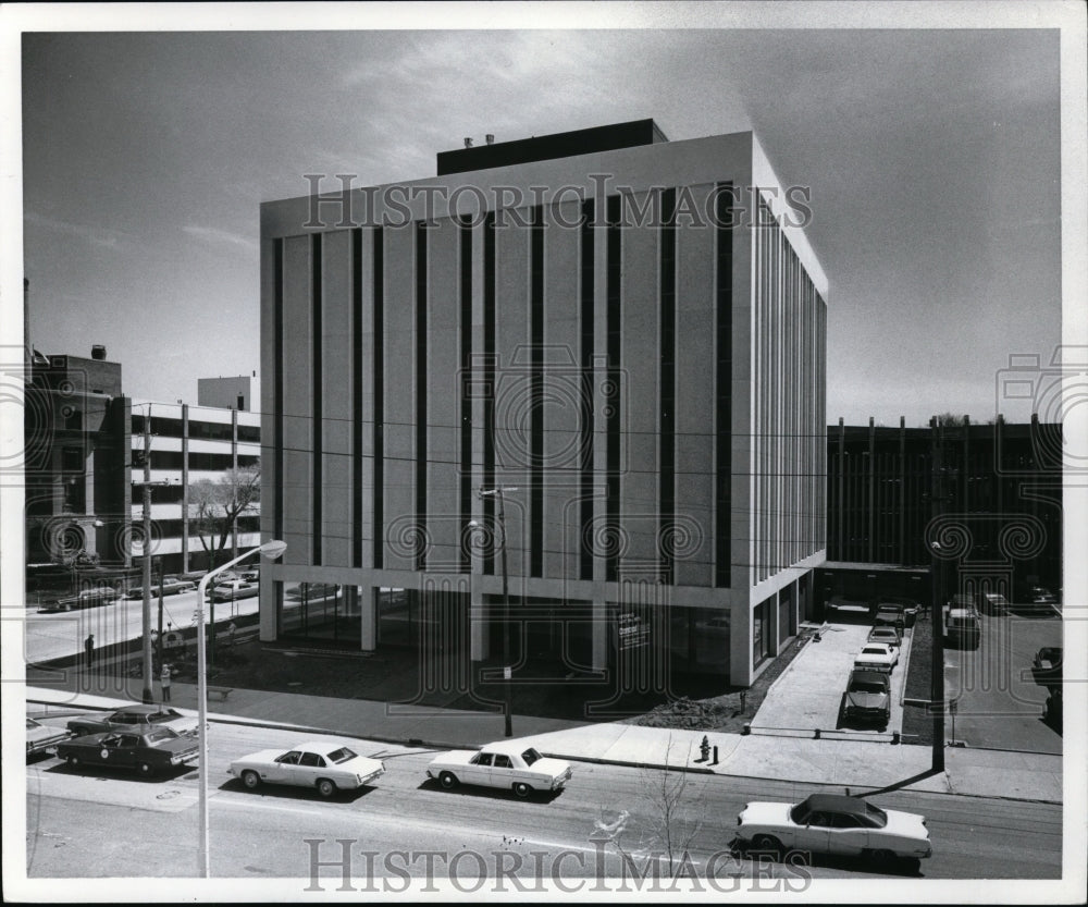 1975 Press Photo, Lakewood Center Medical Building, Lakewood, Ohio. - cvb04985 - Historic Images