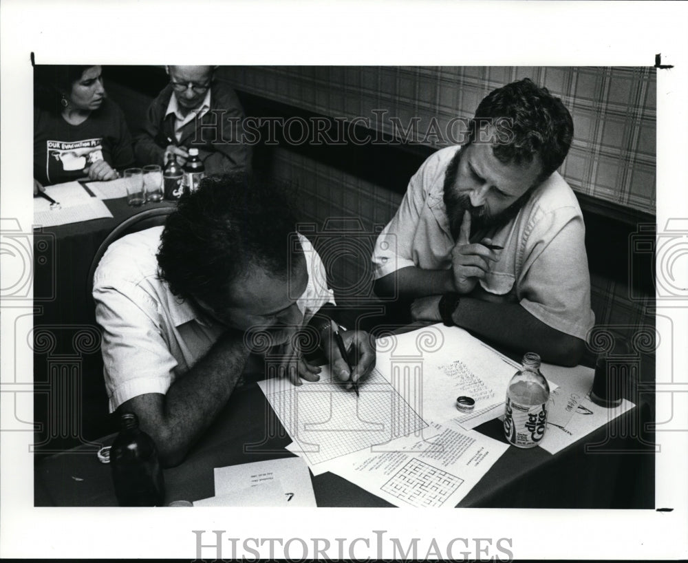 1989 Press Photo Two Men Working a Crossword Puzzle - cvb05053 - Historic Images