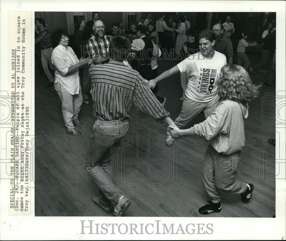 1990 Press Photo, Square dancing at the Troy Community House in Troy twp. - Historic Images