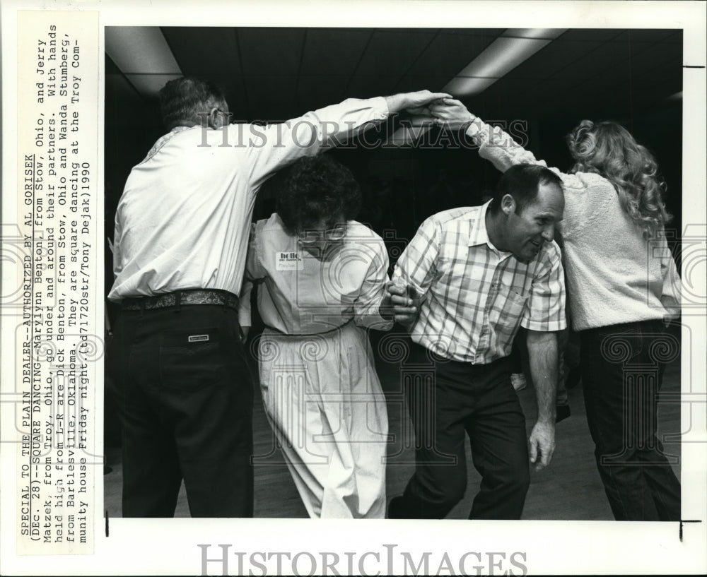 1990 Press Photo, Square dancing at the Troy Community house, Troy, Ohio. - Historic Images