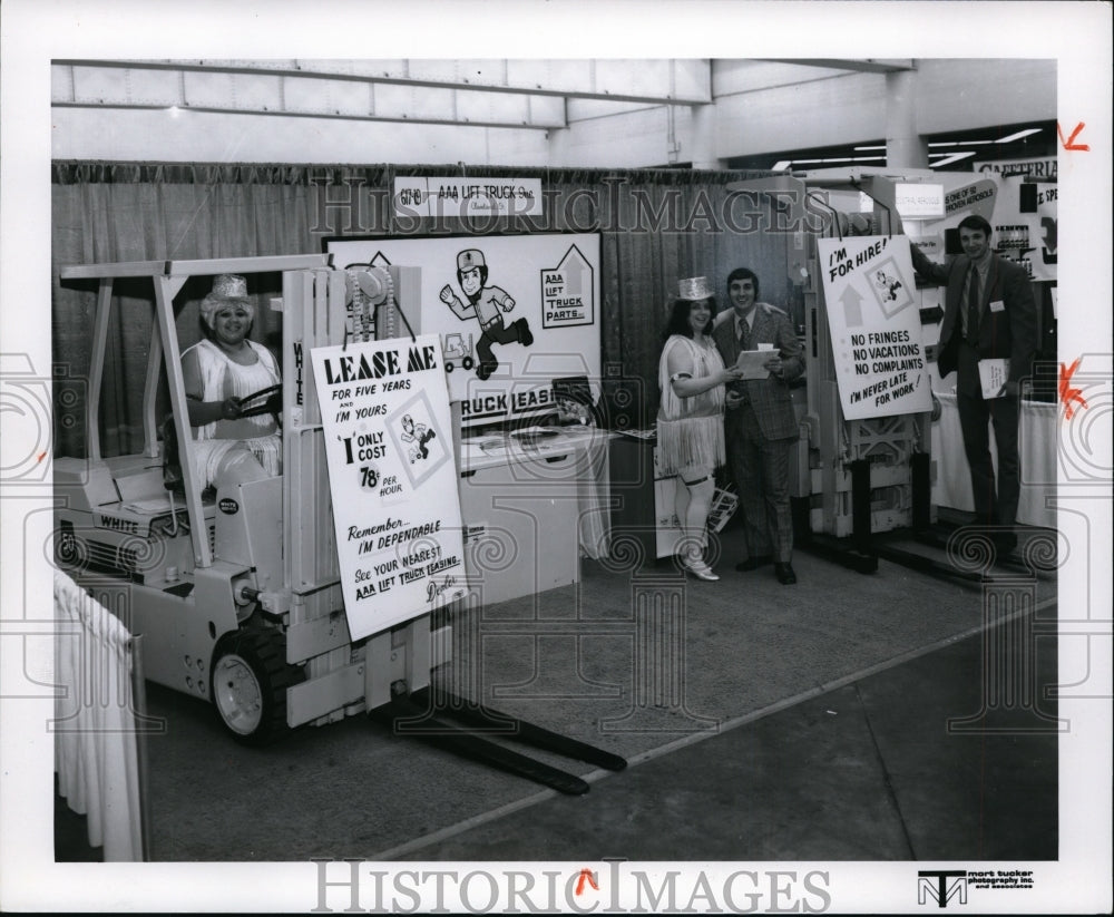 1975 Press Photo Great Lakes Industrial Show. - cvb05094 - Historic Images