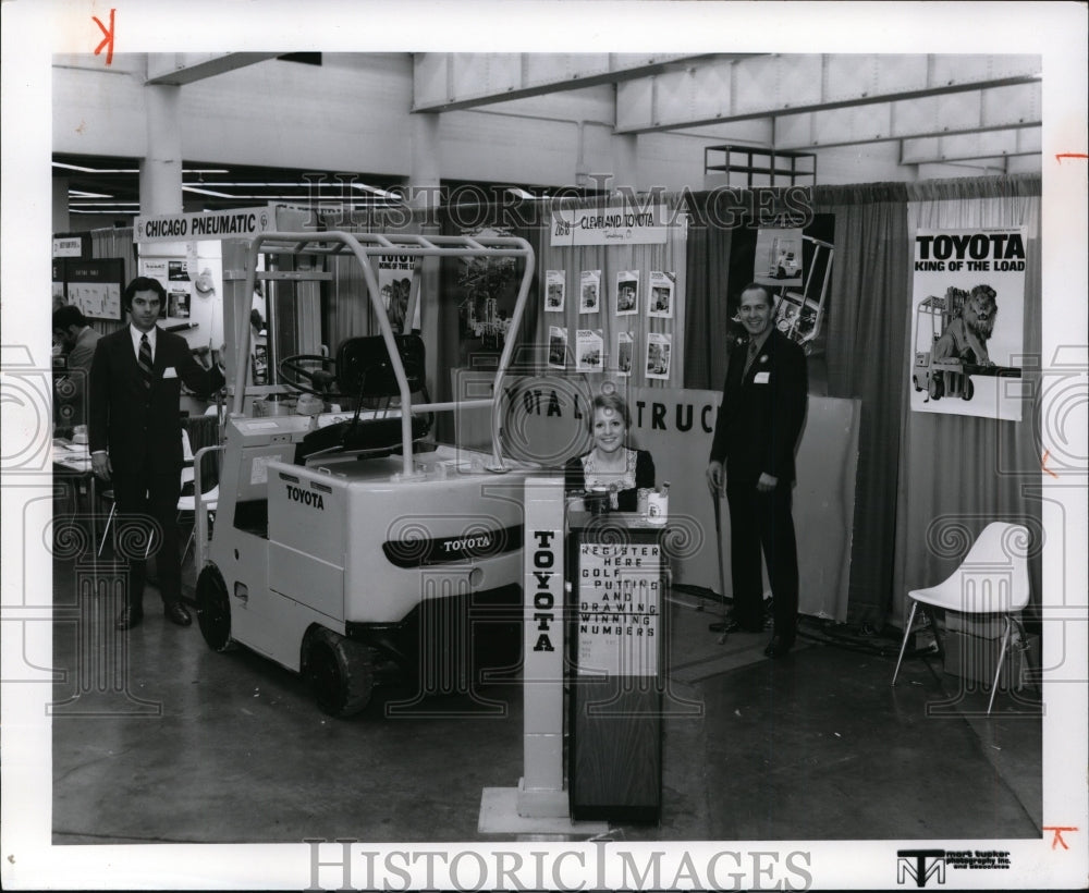 1975 Press Photo, Great Lakes Industrial Show.-Historic Images