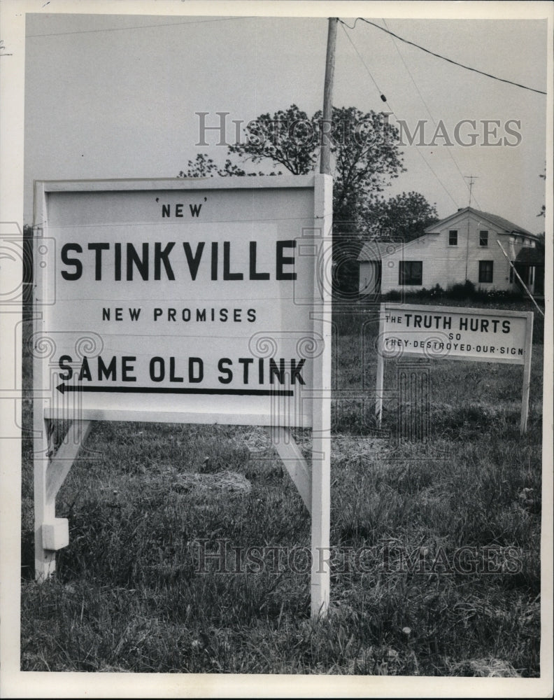 1969 Chicken egg ranch called &quot;Stinkville&quot; district of Bazetta, Ohio-Historic Images
