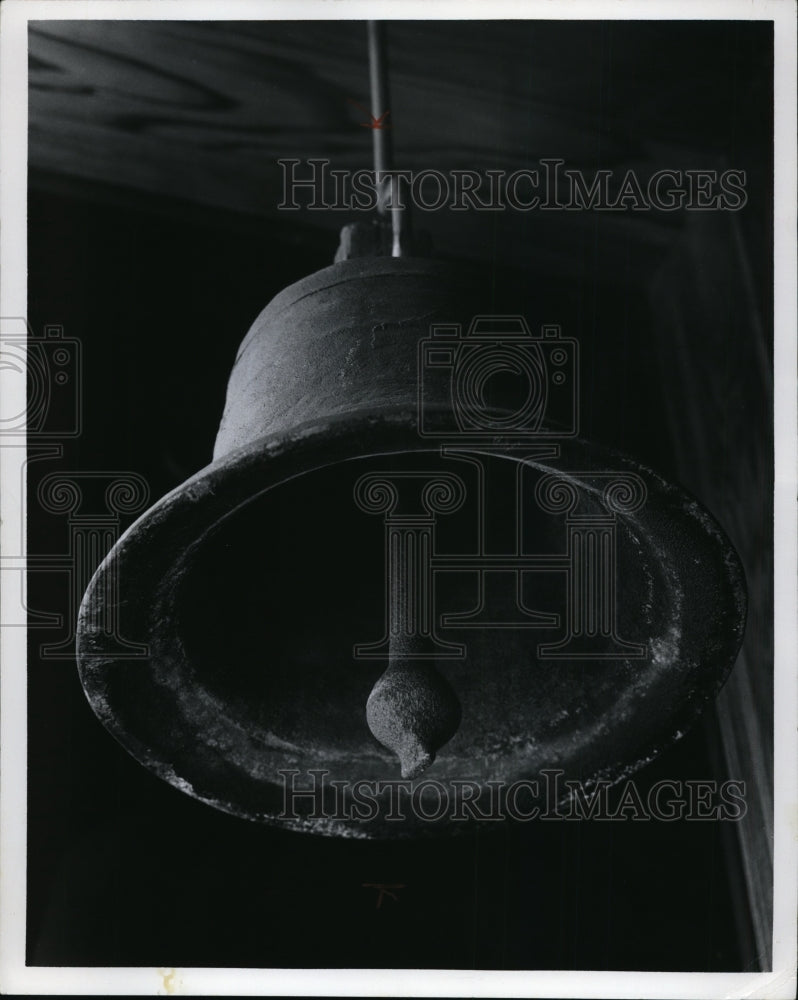 1973 Press Photo First bell on exhibit, Schoenbrunn Village State Memorial, Ohio - Historic Images