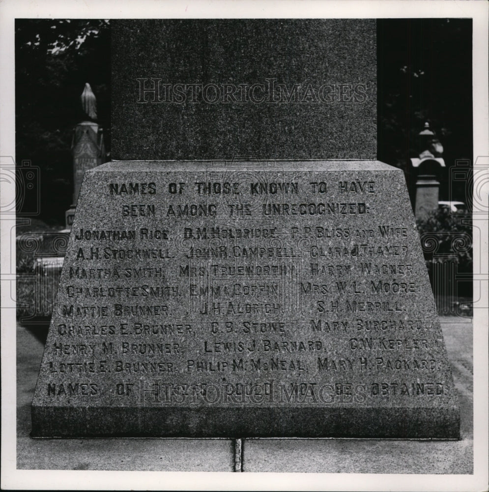 Press Photo Ashtabula Ohio Bridge Disaster Monument. - cvb05436 - Historic Images